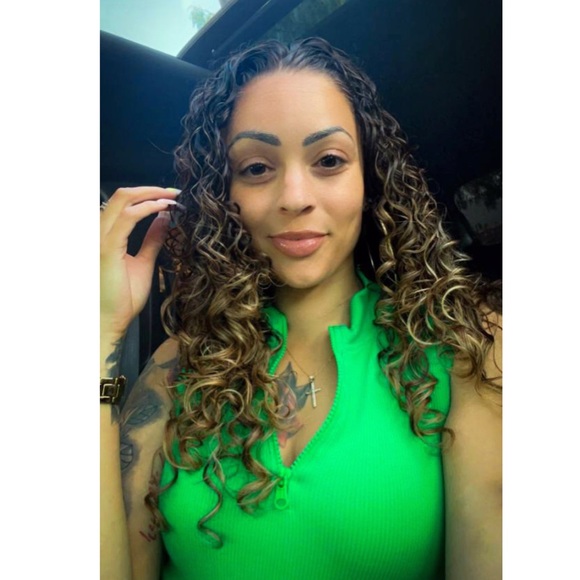 Meet your Posher, Laura - Picture 3 of 6